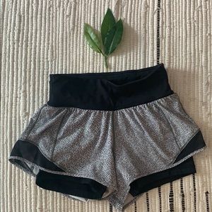 Lulu Lemon Athletic Short Size XS